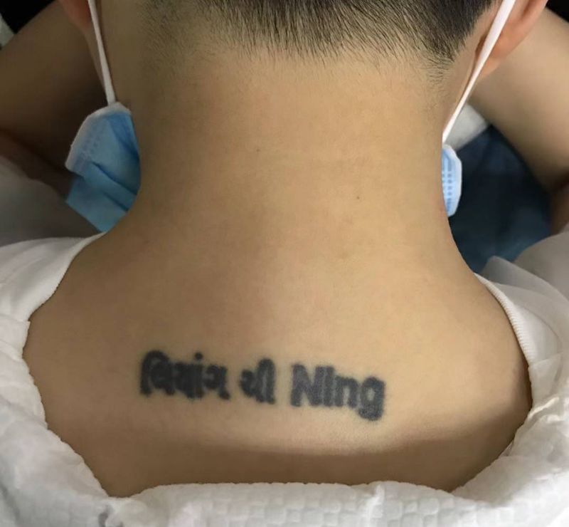 皮秒君纹身图片_肩部图腾纹身图案