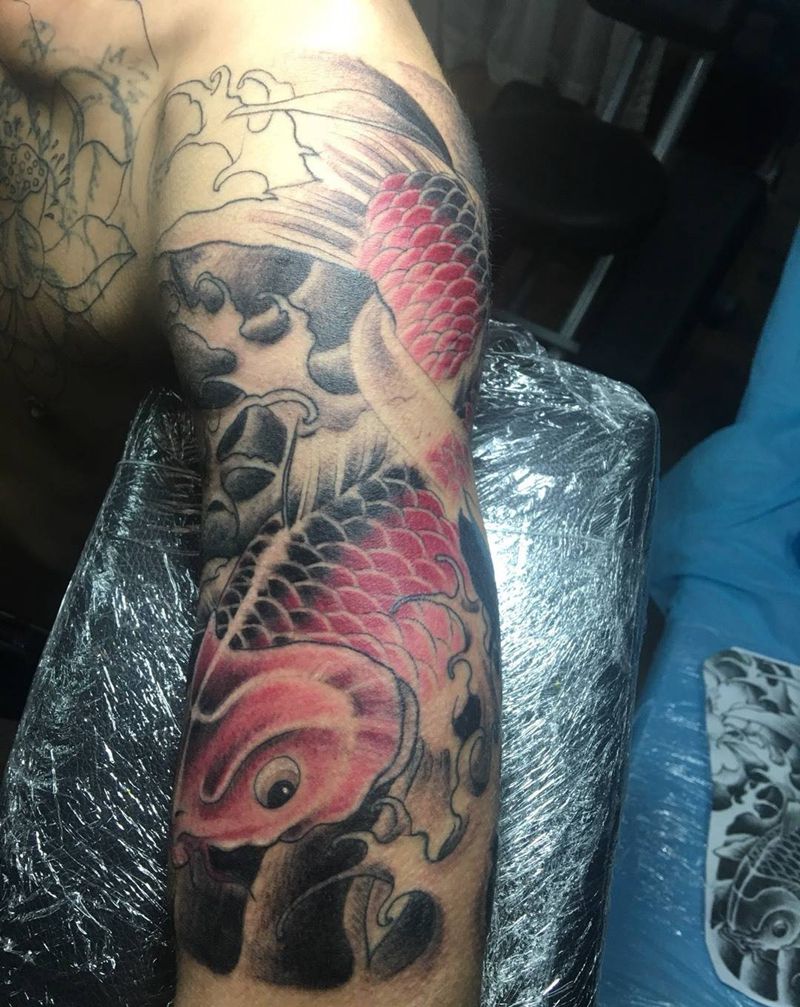 鲤鱼半甲未完纹身图片