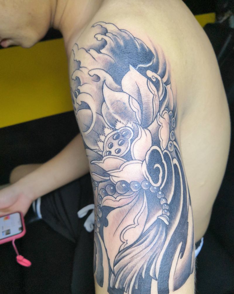 莲花遮盖。纹身图片_手臂老传统纹身图案