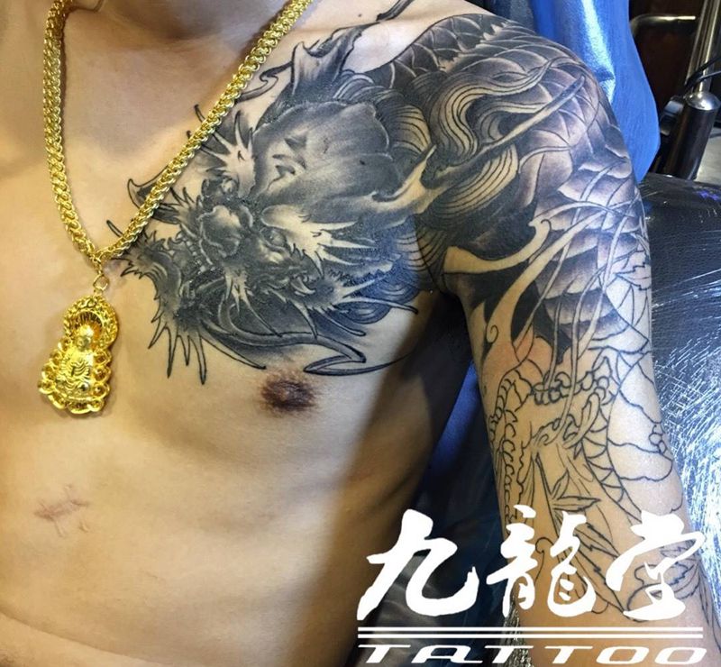 过肩龙纹身图片