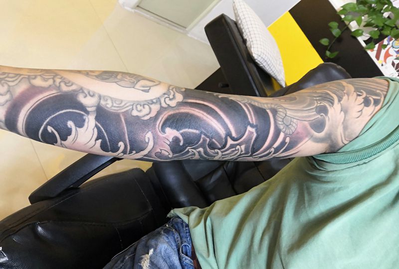 浪纹身图片_手臂老传统纹身图案