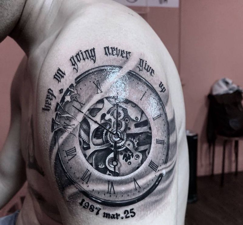 时钟纹身图片