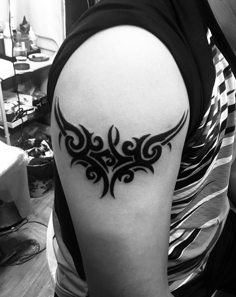 大臂图腾纹身图片