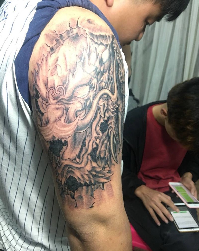 石裂龙纹身图片