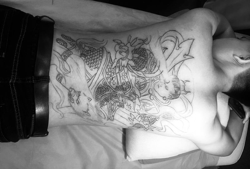 满背赵子龙线条纹身图片