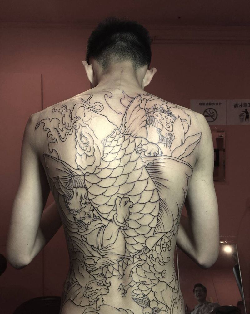 鲤鱼勾线纹身图片