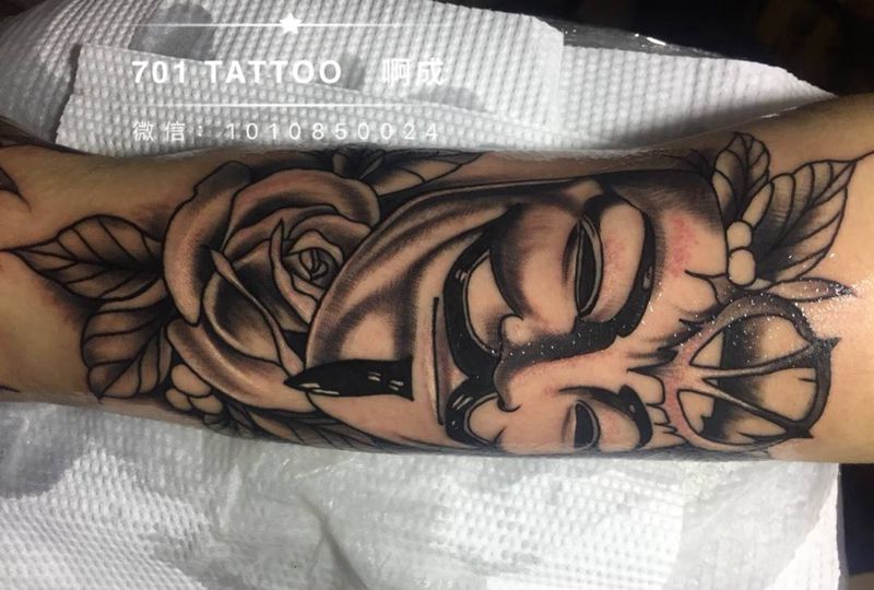 骷髅头和v纹身图片