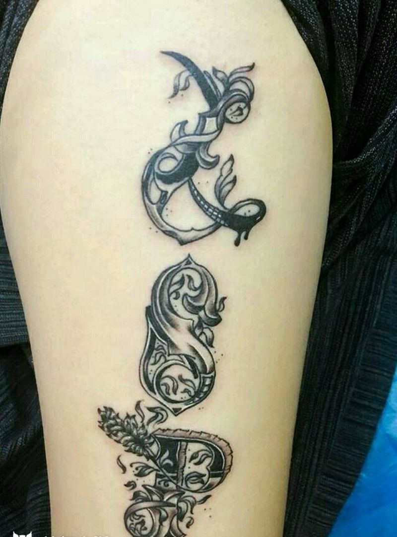 花体字母。纹身图片