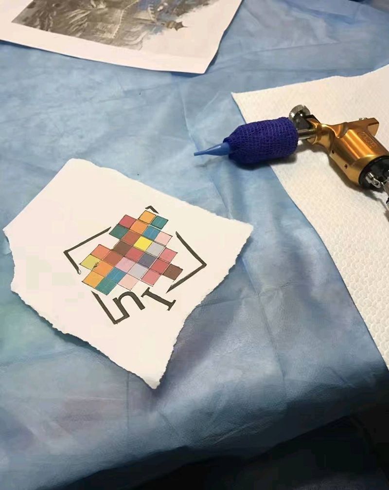 爱心纹身图片_几何原创成品纹身图案