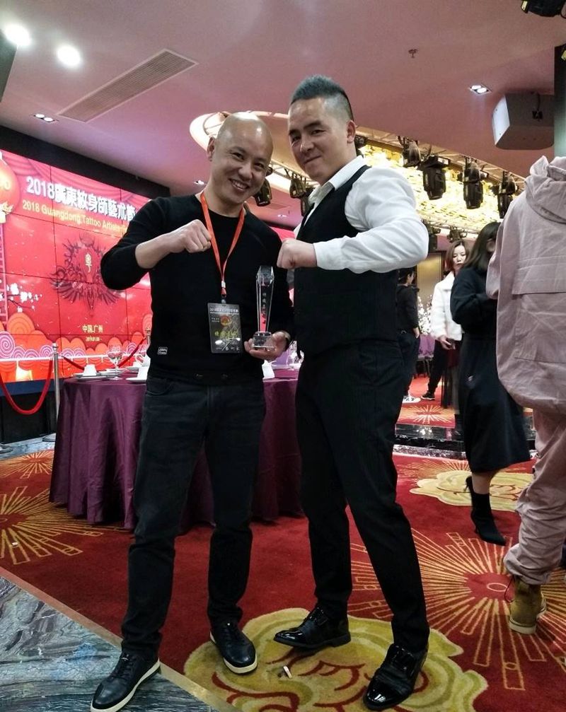 广东纹身师年会纹身图片