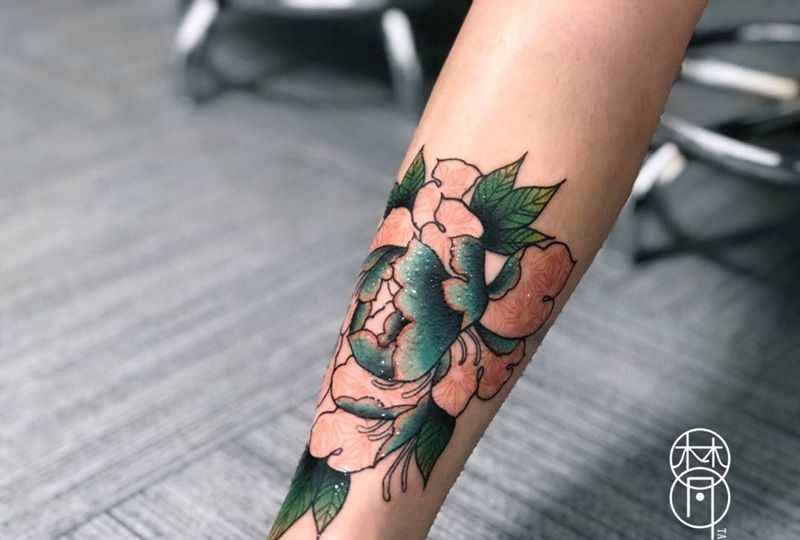 牡丹花纹身图片_腿部New School新传统纹身图案