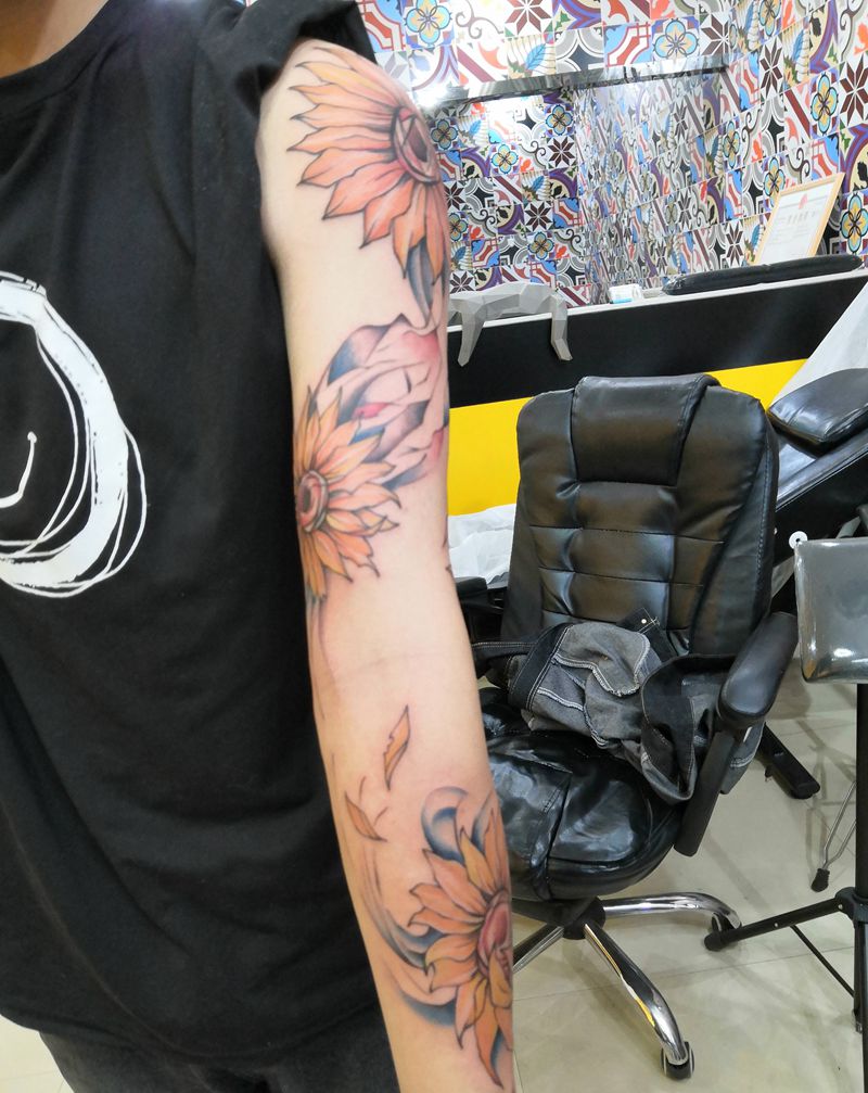 向日葵纹身图片_手臂花纹身图案