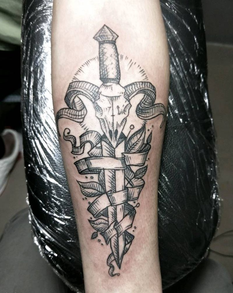 兽骨匕首。纹身图片