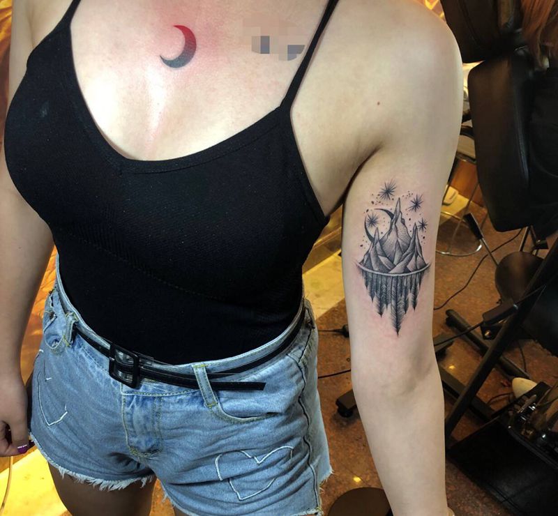 嗯纹身图片_肩部纹身图案