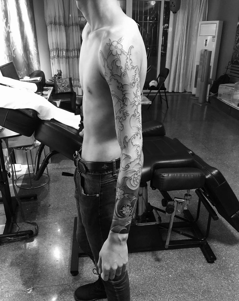 浪臂纹身图片_手臂纹身图案