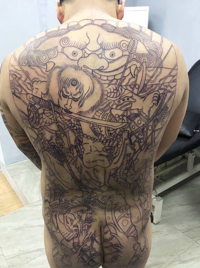 日系传统，线纹身图片_背部纹身图案