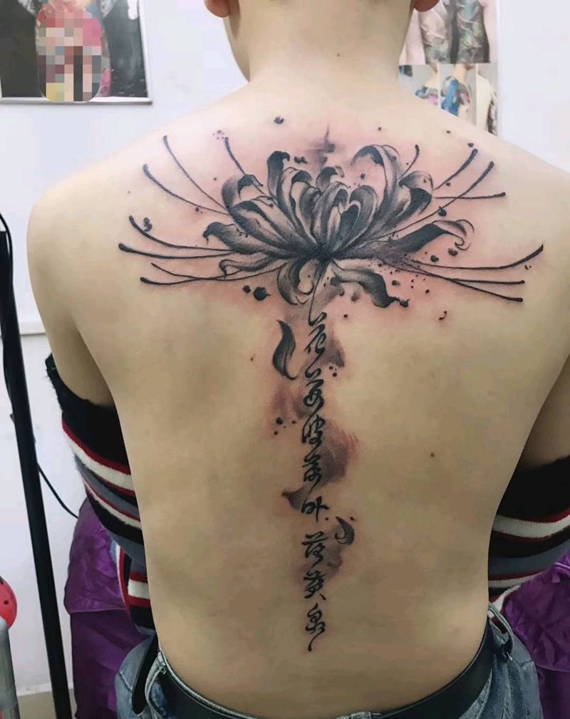 彼岸花。纹身图片_背部水墨纹身图案