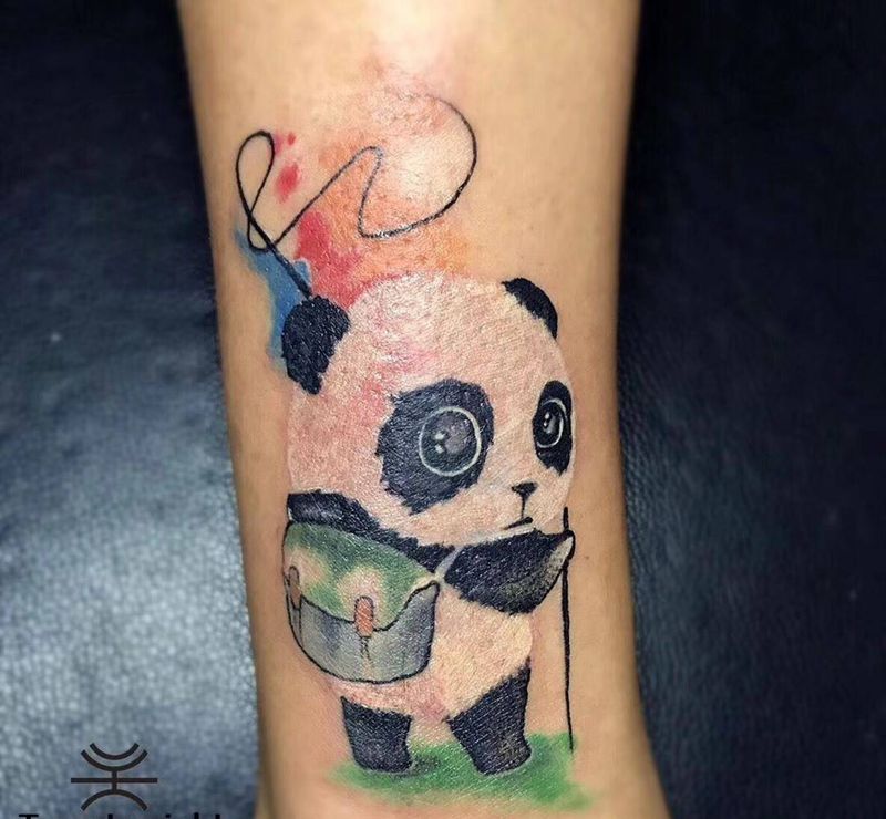 熊猫纹身图片_腿部成品纹身图案