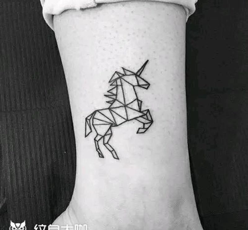 独角兽。纹身图片