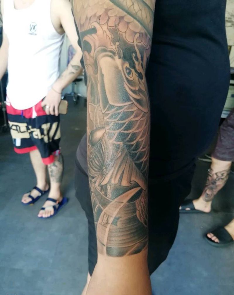 黑灰系列鲤鱼作品纹身图片_手臂新传统纹身图案