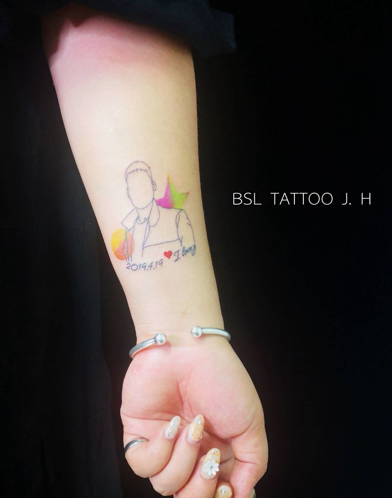 设计纹身：纪念纹身图片_手部几何纹身图案