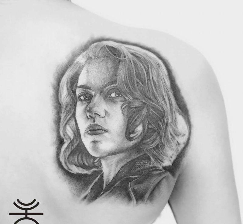 黑寡妇斯佳丽纹身图片