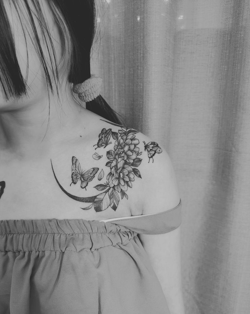 肩花纹身图片_肩部点刺纹身图案