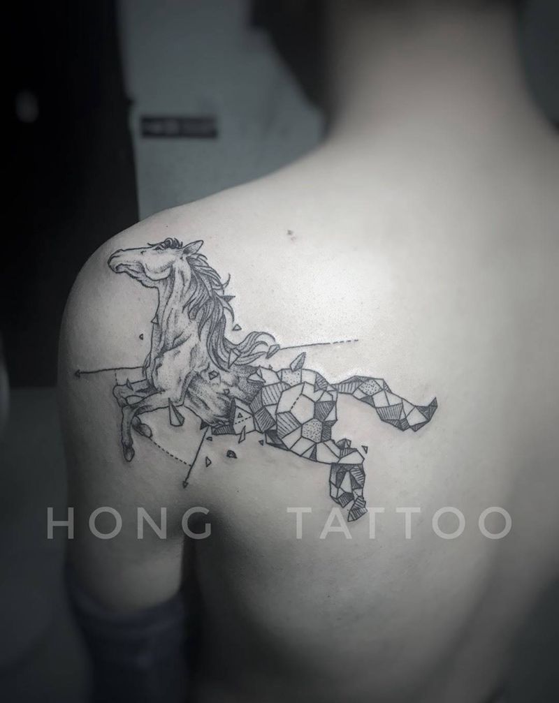 蜕变的马儿纹身图片