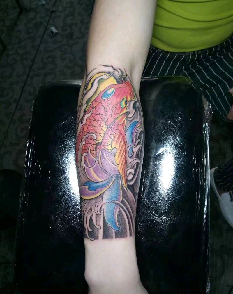 小臂鱼纹身纹身图片