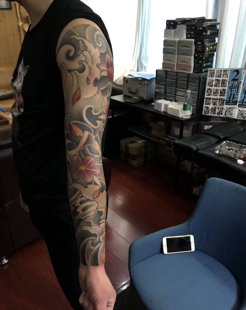 花臂未完纹身图片