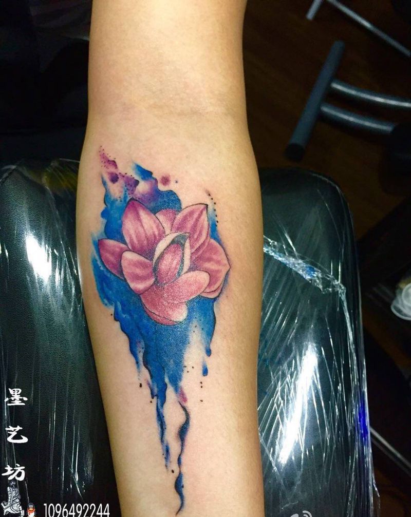 水墨花纹身图片