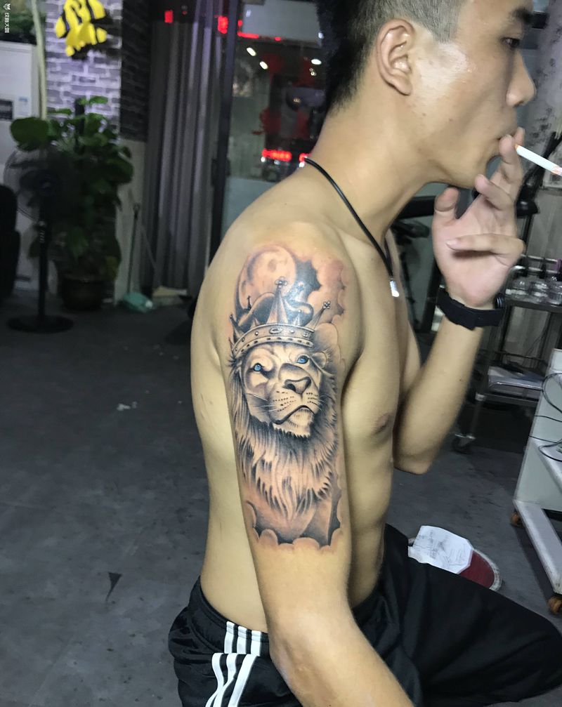 狮子王纹身图片_手臂欧美写实纹身图案