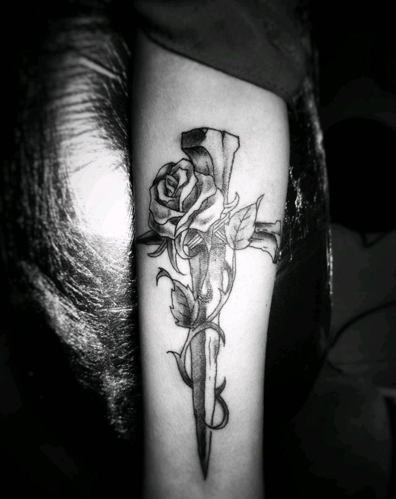 信仰玫瑰。纹身图片