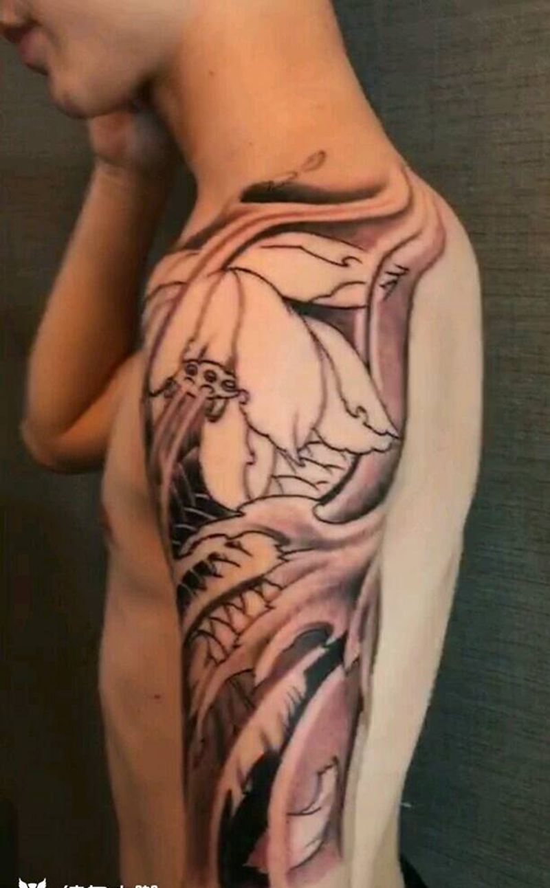 莲花鲤鱼未完成。纹身图片