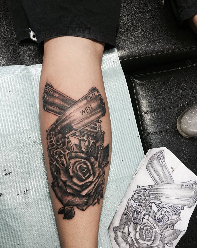 黑灰色玫瑰花纹身图片