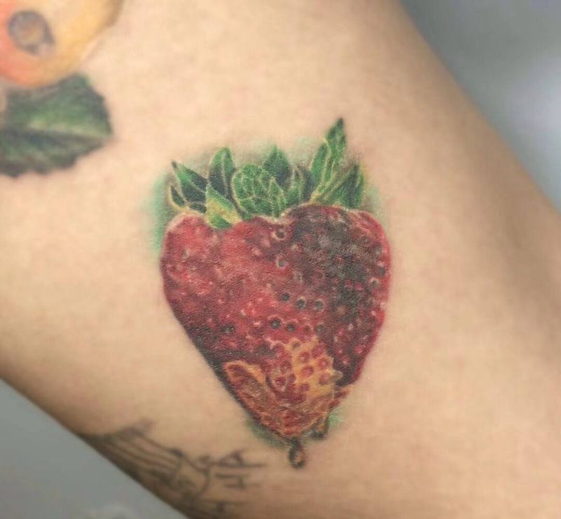 草莓纹身图片