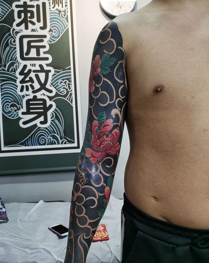 老传统牡丹纹身图片_手臂老传统纹身图案