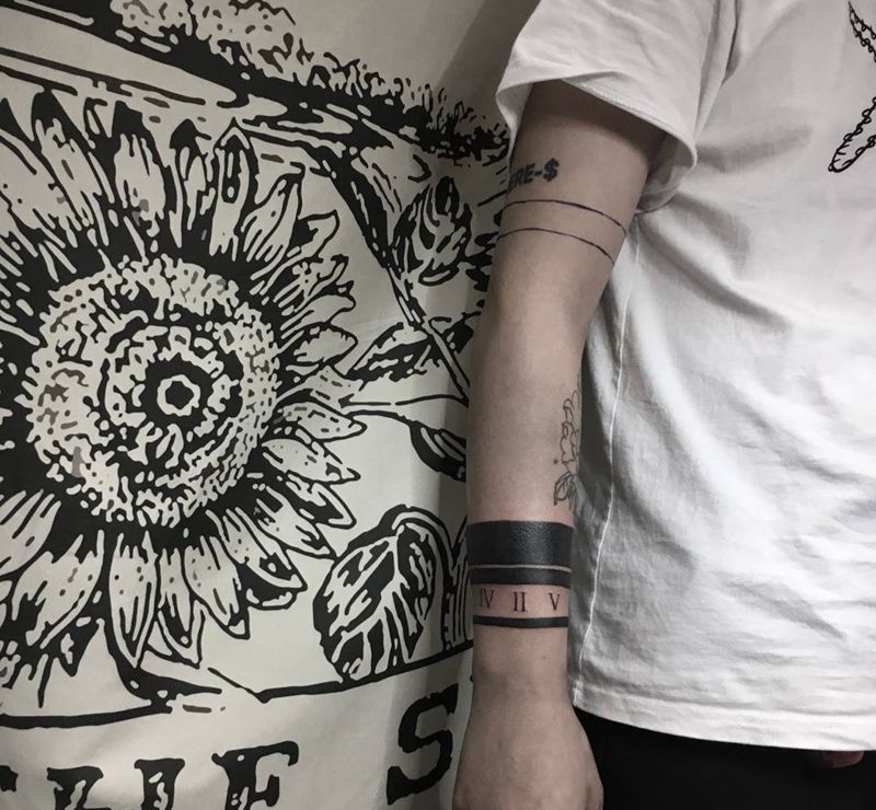 臂环纹身图片
