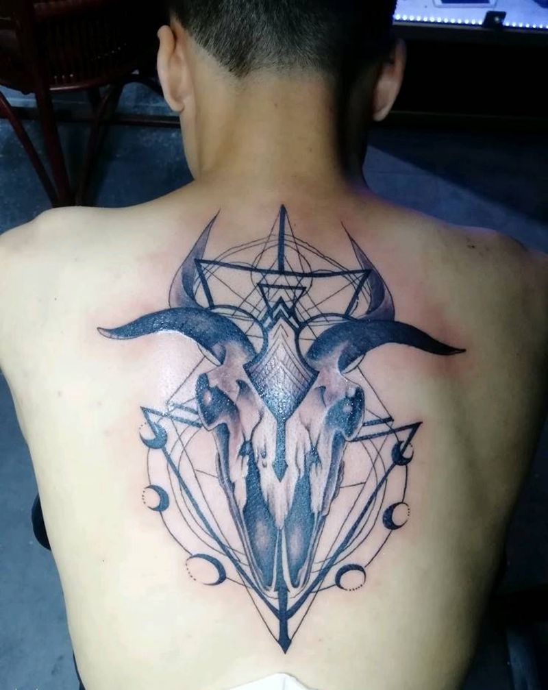 几何头骨纹身图案纹身图片_肩部新传统几何纹身图案