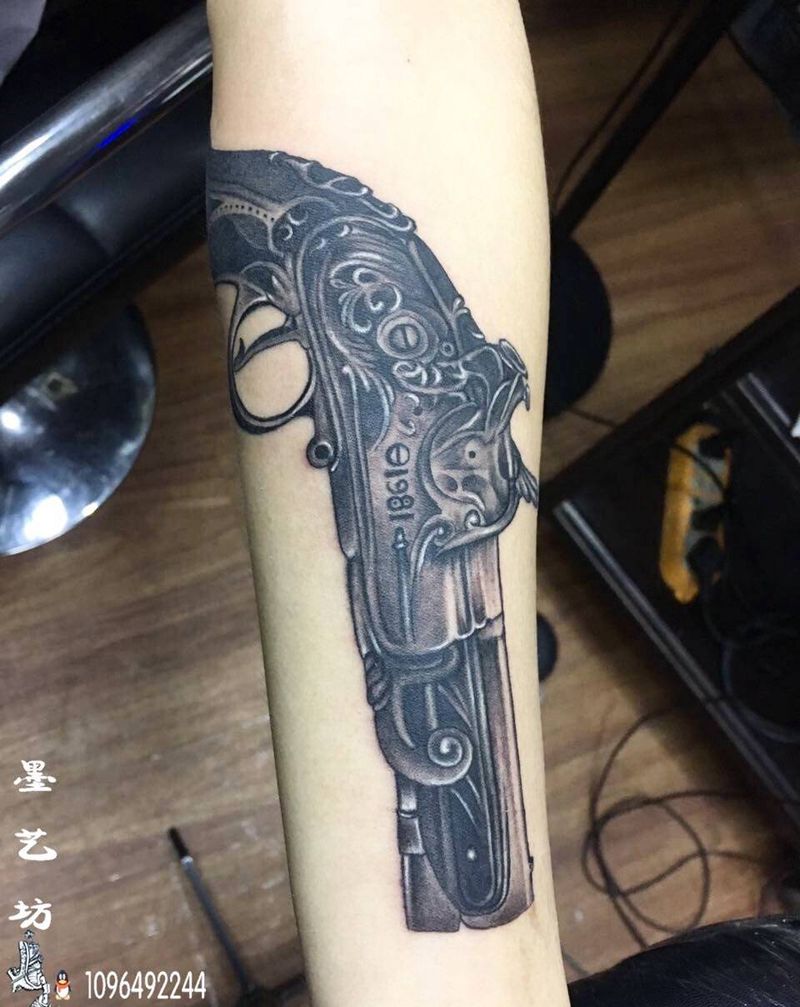 枪纹身图片
