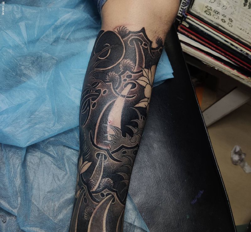 日式包小腿纹身图片_腿部老传统生首水浪包小腿纹身图案