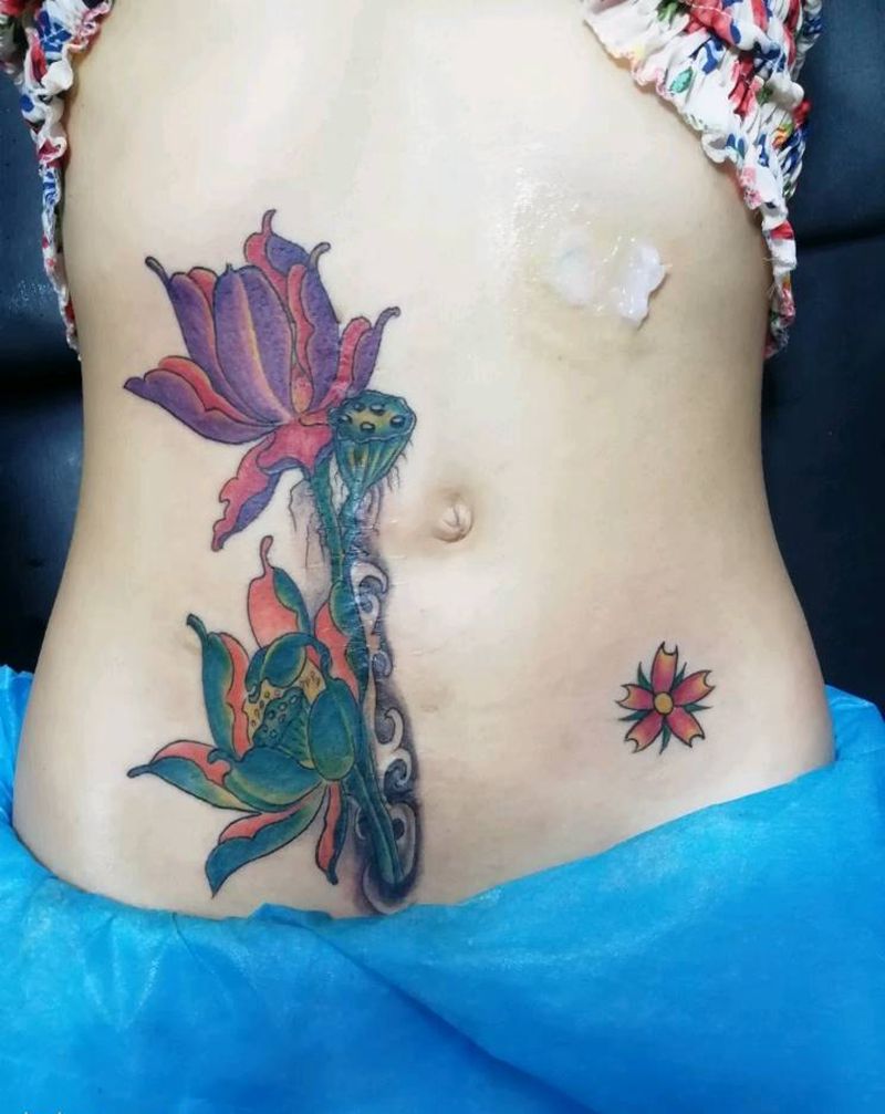 莲花纹身遮盖疤痕。纹身图片