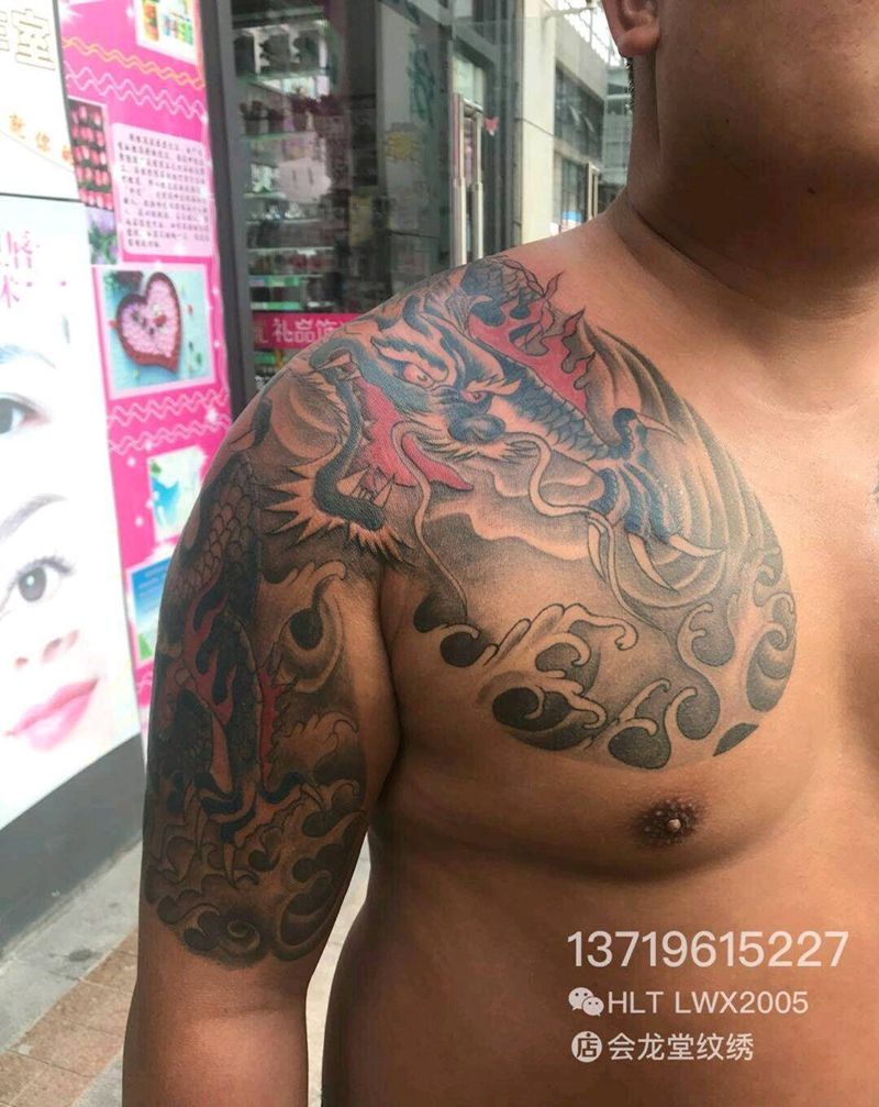 半胛纹身作品。纹身图片