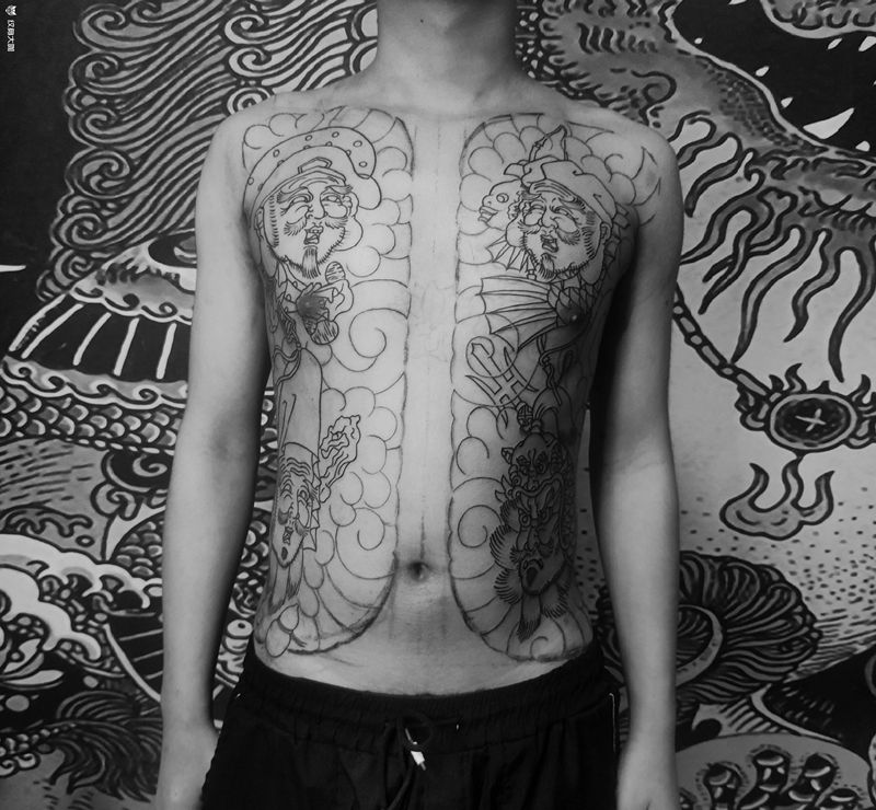 开衫线条纹身图片_胸部腹部老传统福禄寿大黑天比沙门天纹身图案