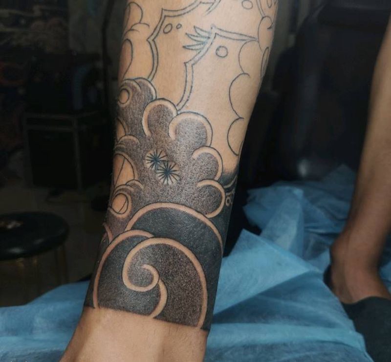 雾面纹身图片_腿部老传统纹身图案