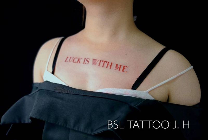 小清新：英文字纹身图片_胸部图腾文字纹身图案