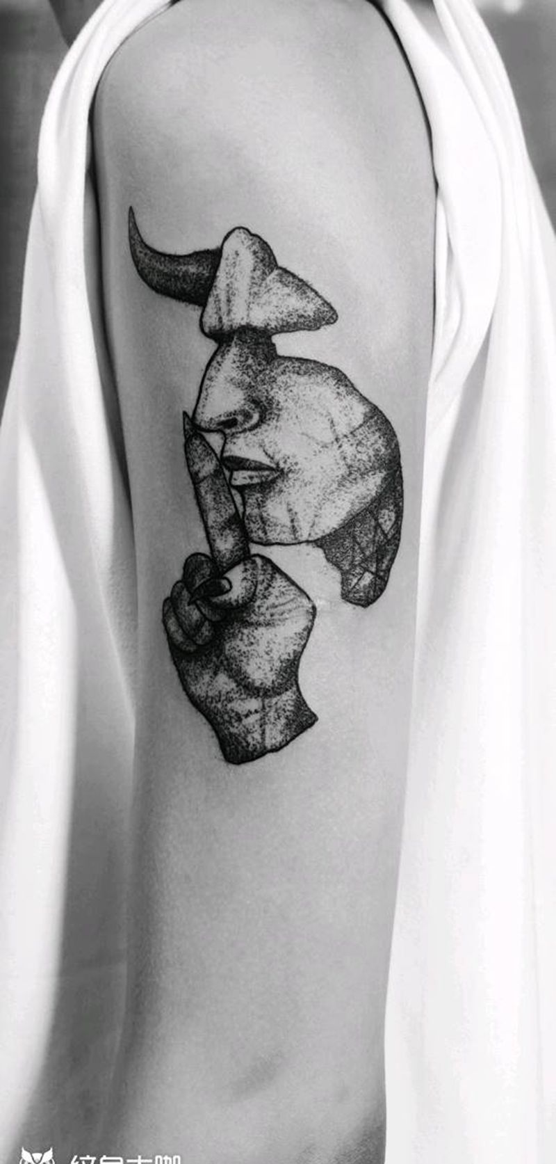 沉默是金纹身图片_手臂欧美写实纹身图案