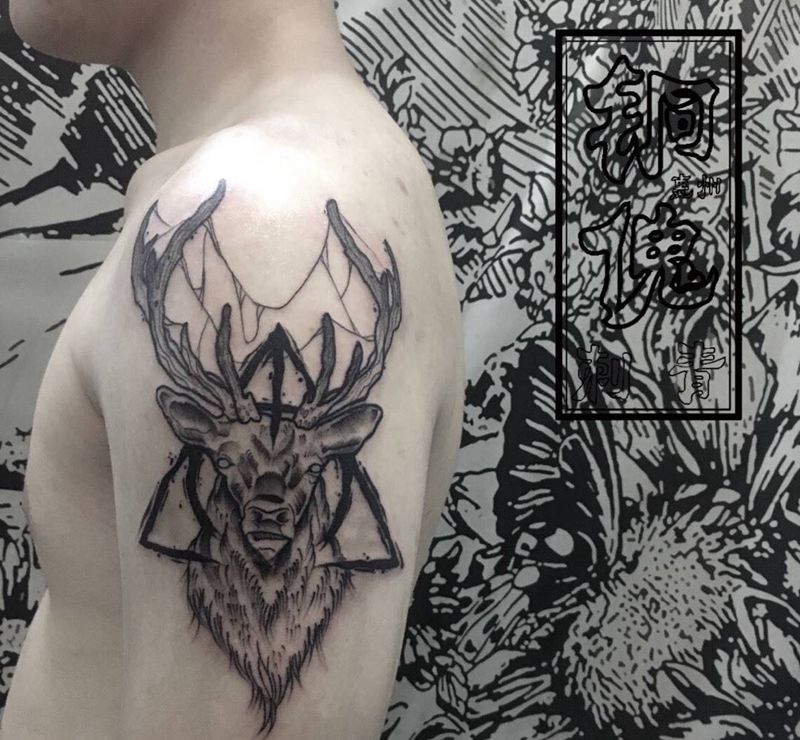 暗黑风格鹿头纹身图片