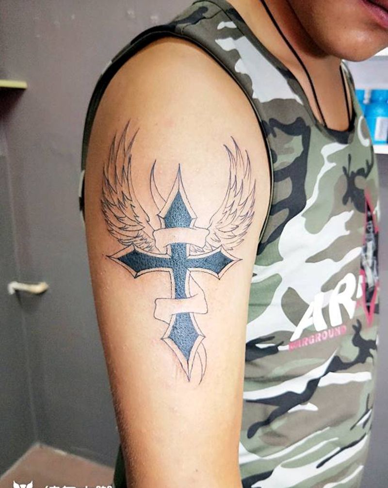十字架羽毛。纹身图片