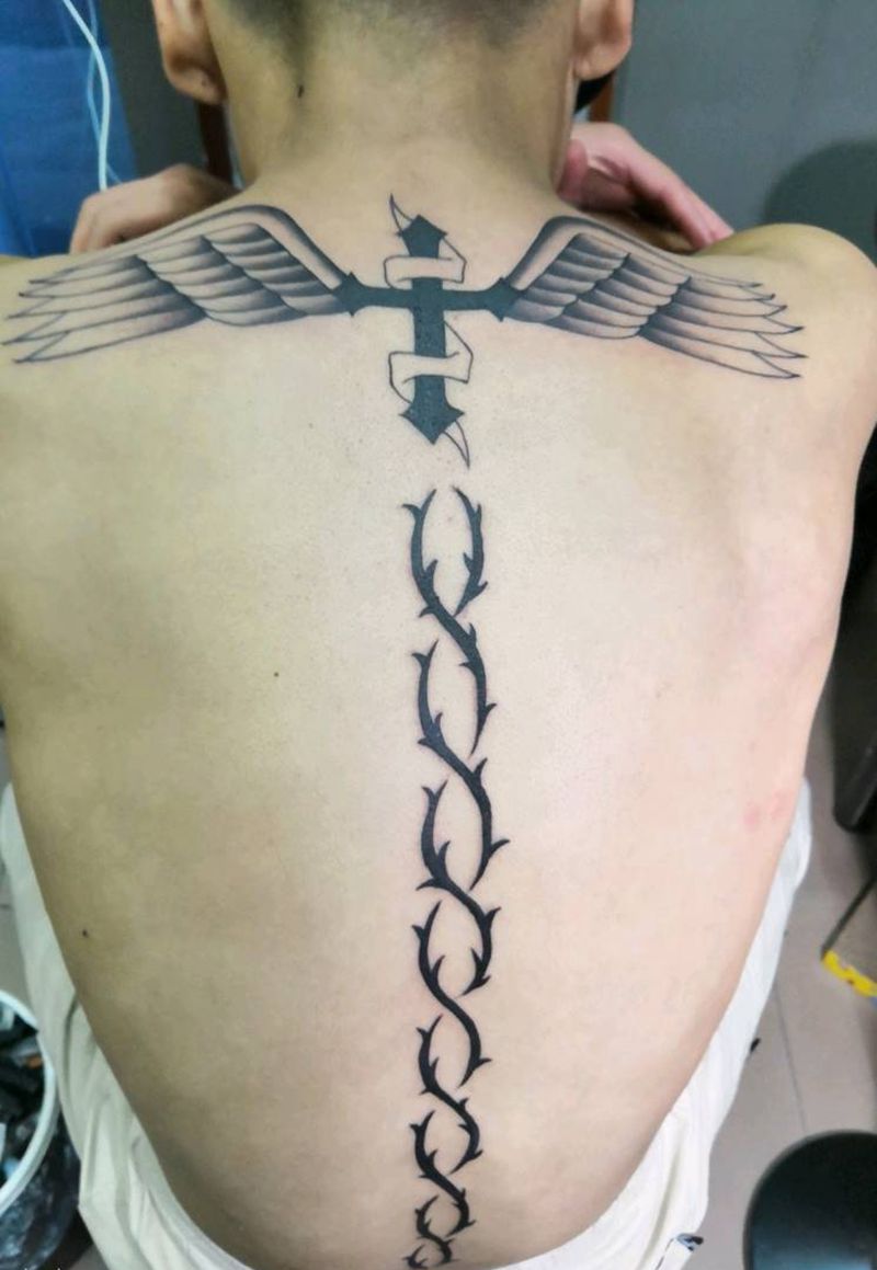 信仰纹身图片_背部纹身图案
